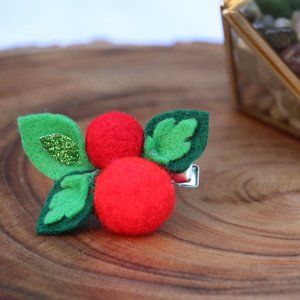 CHRISTMAS BERRY HAIRCLIP